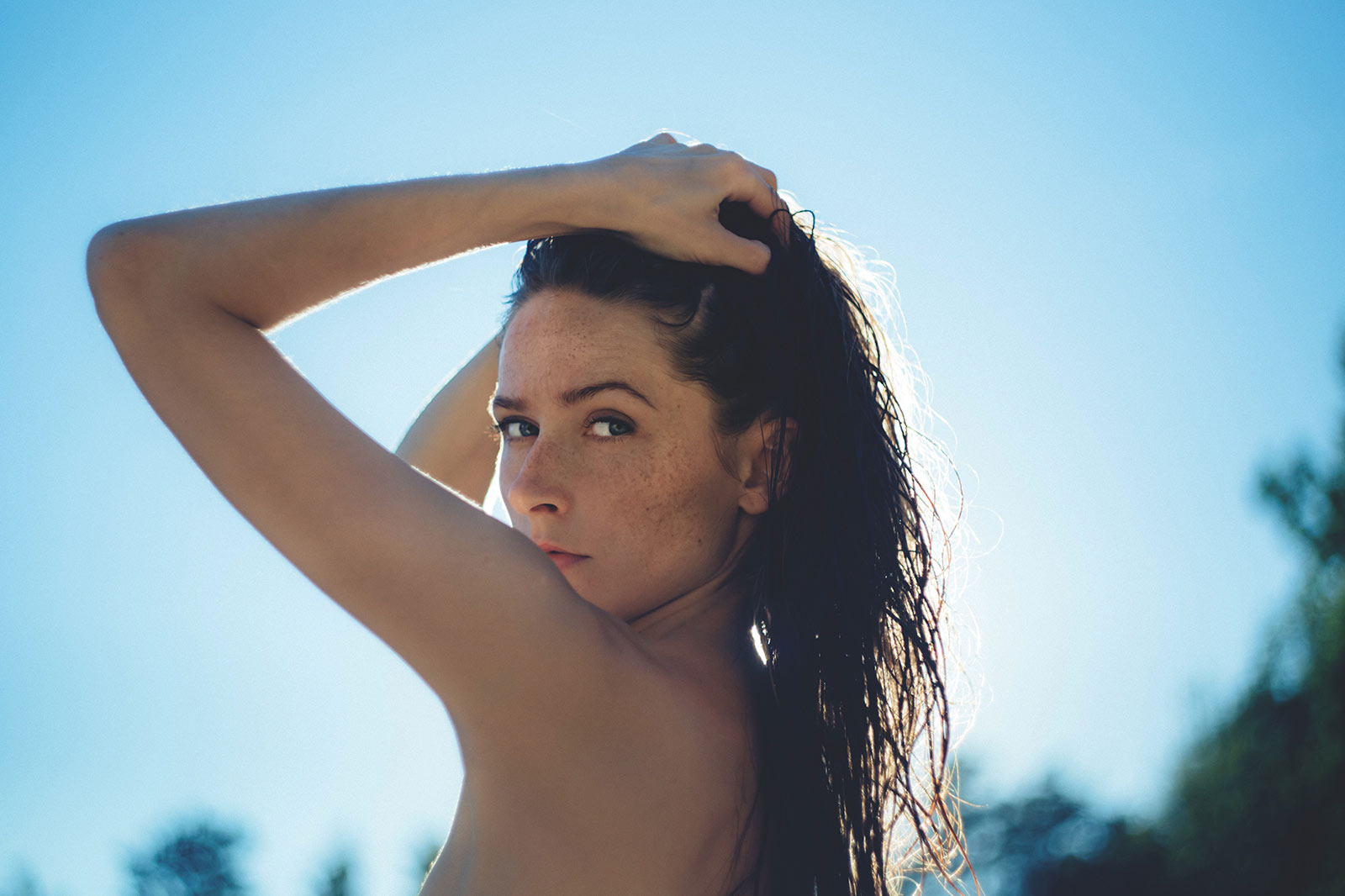 Chica en verano con una piel bonita